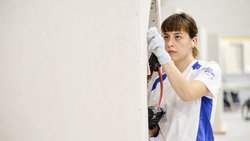 Die Beste ihres Fachs: Luna Schaller krönte sich an den Swiss Skills zur Schweizer Meisterin der Gipserlehrlinge. Sie war die einzige Frau in ihrem Jahrgang.