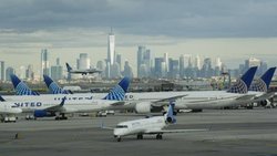 Blick vom Flughafen Newark auf die Skyline von Manhattan: Die zwei längsten Flüge der Welt verbinden die Flughäfen JFK und Newark in New York mit dem Stadtstaat Singapur.