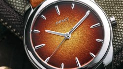 Ein Paradeexemplar der Marke: Die Golden Hour, in deren 39-mm-Gehäuse ein Automatikwerk von La Joux-Perret steckt. Preis: 2400 Fr.