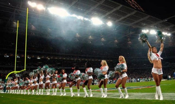 cheerleader-super-bowl-49-pay.jpg