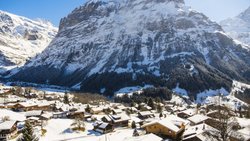 Die Skigebiete profitieren dank der Schneefälle von Mitte März von Spontanbuchungen.