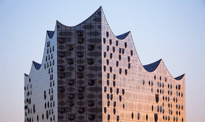 elbphil_aussenfassade-nah.jpg