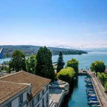 Wer Glück hat, ergattert im Zürcher «Baur au Lac» ein Zimmer mit Seeblick.