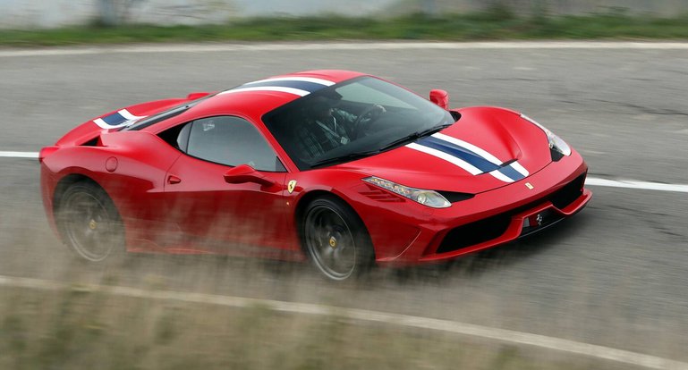 458 Speciale, 2013, 605 PS, extrem leistungsstarker V8-Saugmotor.