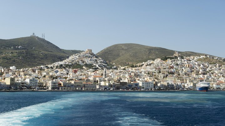 Syros in Griechenland bietet alles, was man in den Griechenland-Ferien will – aber mit viel weniger Gedränge.