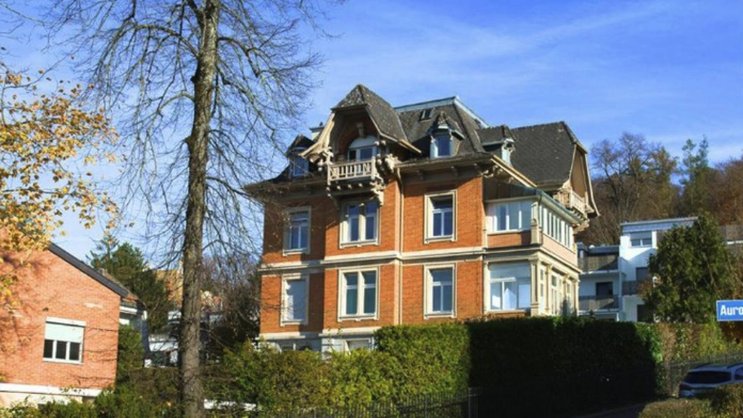 Im noblen Quartier Hottingen in Zürich steht eine 9,5-Zimmer-Villa zum Verkauf.