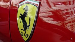 Das Logo der Sportwagenschmiede Ferrari.