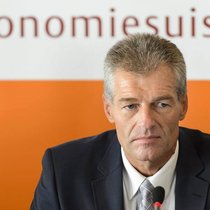 Economiesuisse-Präsident Heinz Karrer: Der neue Kodex ist in der Kritik.  Keystone
