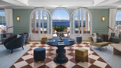 Blick von der Lobby der «Althoff Villa Belrose» auf den Golf von Saint-Tropez.