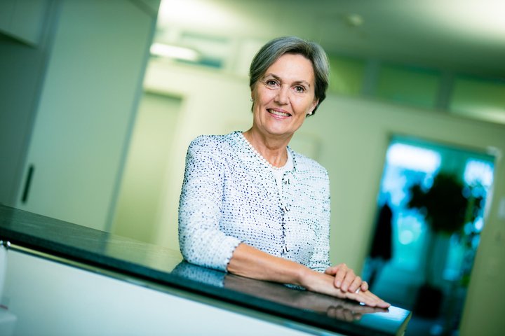 Foto: Thomas Meier. Zug, 18.09.24. Silvia Thalmann-Gut, Frau Landammann des Kantons Zug. Thema: Schweizer Familien verlassen das Steuerparadies, weil es keine bezahlbaren Wohnung mehr gibt.