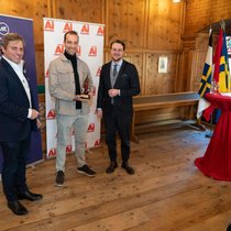 Mindfire-CEO Pascal Kaufmann mit Imanol Schlag von Apertus und dem Davoser Landsamman Philipp Wilhelm (v.l.).