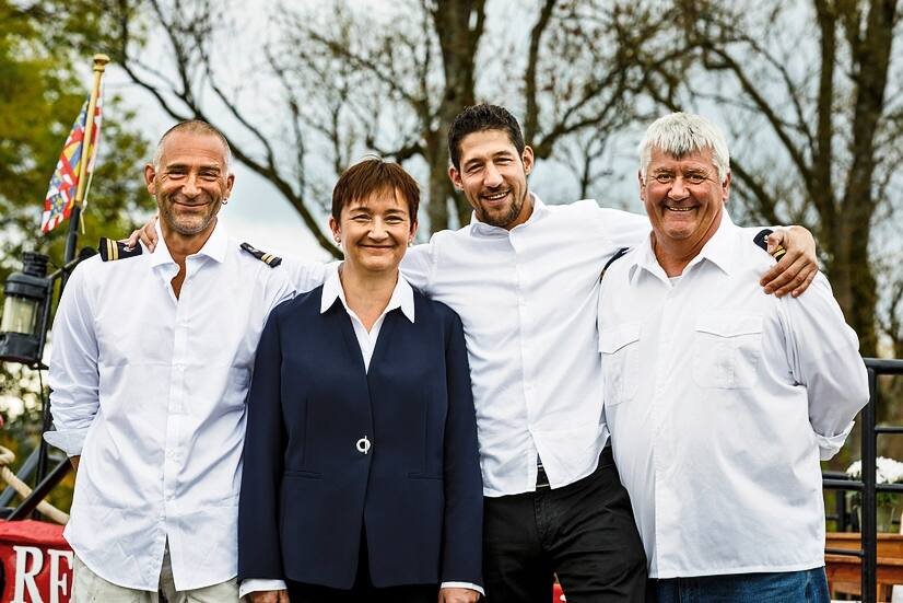 Pilot Philippe Bouchiba, Captain Laurence Millot, Direktor Marco Dueggelin und Manager Kevin Gosnell (v.l.).