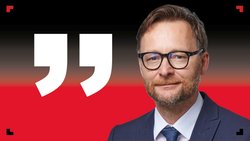 «Es ist Zeit aufzu­rüsten. Sonst be­kommen die Untergangs­propheten doch noch recht», schreibt Erich Gerbl.
