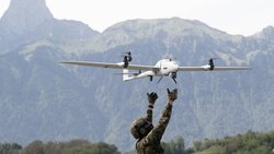 Ausnahme für die Aufrüstung? Der Armee sollen Gelder an der Schuldenbremse vorbei zugeführt werden. Das sorgt für Kritik.