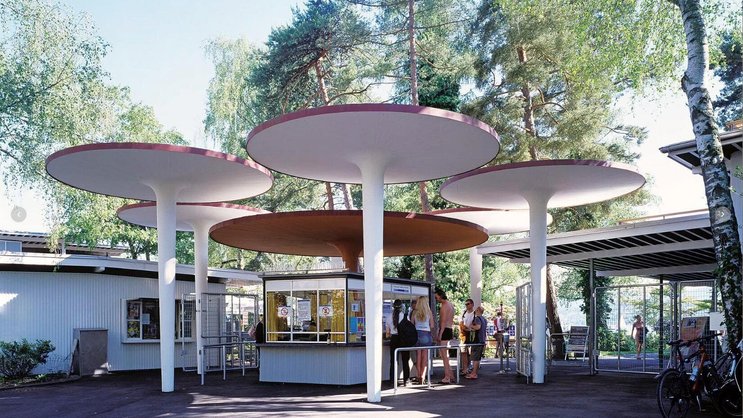 Badi-Restaurants, wie das der Stadtzürcher Badi Tiefenbrunnen, sind hart umkämpft.
