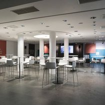 Neu bezogen: Der Innenraum des Popup-Stores von Crowdhouse beim Paradeplatz.