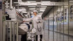 Angestellte in einer chinesischen Fabrik von Huawei: Der Konzern ist im Visier der US-Regierung.