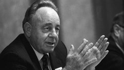 Nikolaus Senn im November 1992 an einem Pressegespräch in Aarau.  Keystone