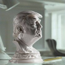 Chefs à la Trump: Sie stellen sich selbst auf ein Podest – und Mitarbeitende vor Herausforderungen.
