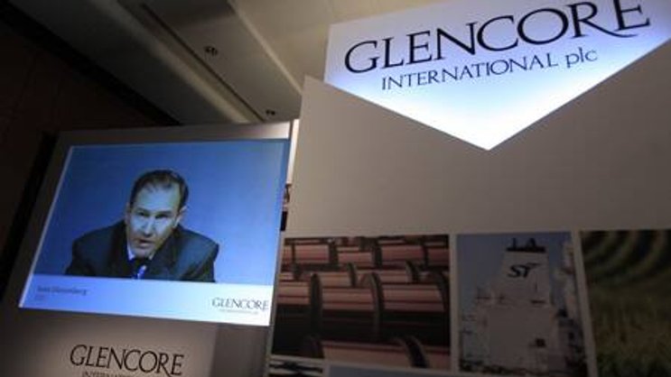 Glencore-CEO Ivan Glasenberg auf einem Bildschirm während einer Telefonkonferenz in Hong Kong (Bild: Keystone)