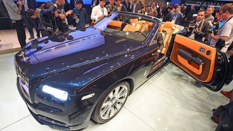 Rolls-Royce: Der Autobauer zeigt das mehrere hunderttausend Euro teure Luxus-Cabrio Dawn.Keystone