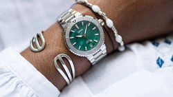 Sonderedition der Oris Aquis Date: Mit einem Zifferblatt aus recycelten Fischernetzen.
