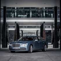 Bentley Flying Spur W12: Ein Statement mit 5,3 Metern Aussenlänge.  Holger Salach