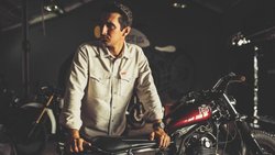 Deus Ex Machina und Breitling haben bereits zwei Limited Editions aufgelegt. Beide sind sold out. Für den dritten Anlauf schaltet Breitling nun einen Gang höher.
