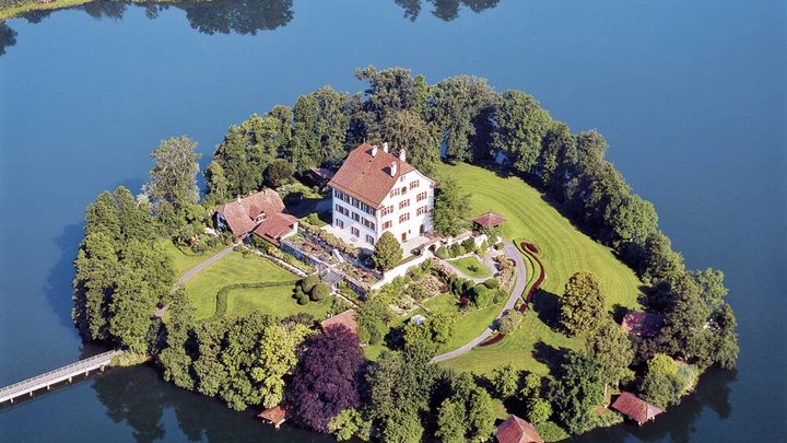 schweizer-insel-schloss_mauensee_schweiz001.jpg