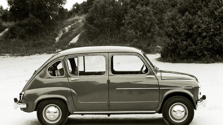Auch der Seat 600 entsprach zuerst genau dem Vorbild aus Italien.