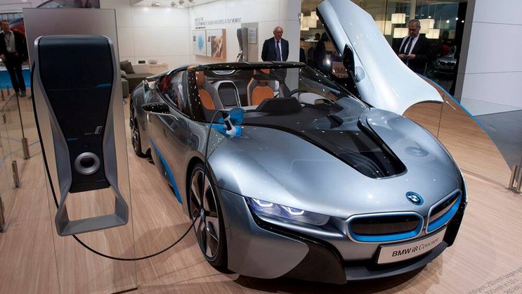 BMW i8: Der superschnelle Hybrid tauscht Stahl gegen Kunststoff. Keystone
