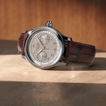 Die Longines Master Collection Chrono Monopusher mit braunem Band.
