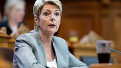 Finanzministerin Karin Keller-­Sutter hält sich in Sachen Standortförderung zurück.