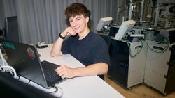 Cyrill Koller, Junior Application Developer bei Bühler, wird im September an den WorldSkills in Shanghai in der Disziplin Industry 4.0 antreten.
