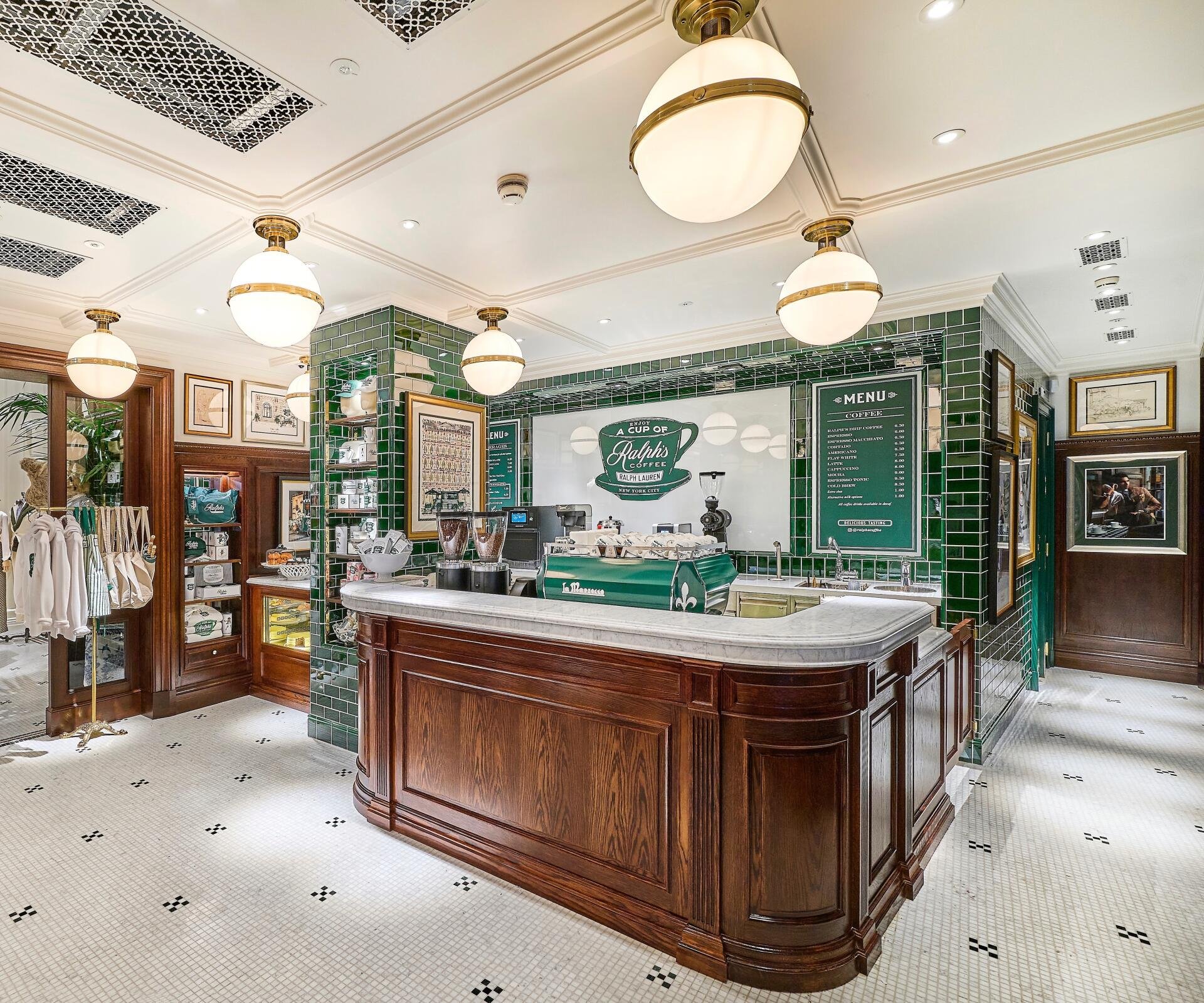 Bei Ralph Lauren gibt es für das Einkaufs­erlebnis Mode und Koffein.