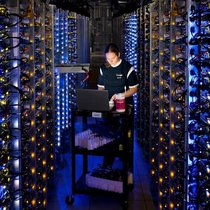 Datenkrake: Im Datenzentrum von Google hinterlässt jeder Spuren.  Keystone