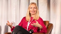 Annabella Bassler ist es wichtig, Rollenbilder am Arbeitsplatz zu hinterfragen (im Bild: an der NOAH Conference Zurich 2021).