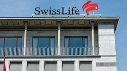 Logo von Swiss Life am Hauptsitz in Zürich.