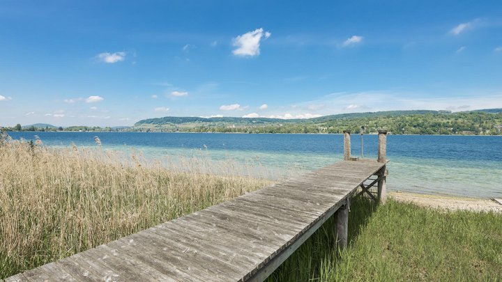 Sie kostet zwischen 5 und 10 Millionen Franken und hat einen prächtigen Steg ins Wasser.