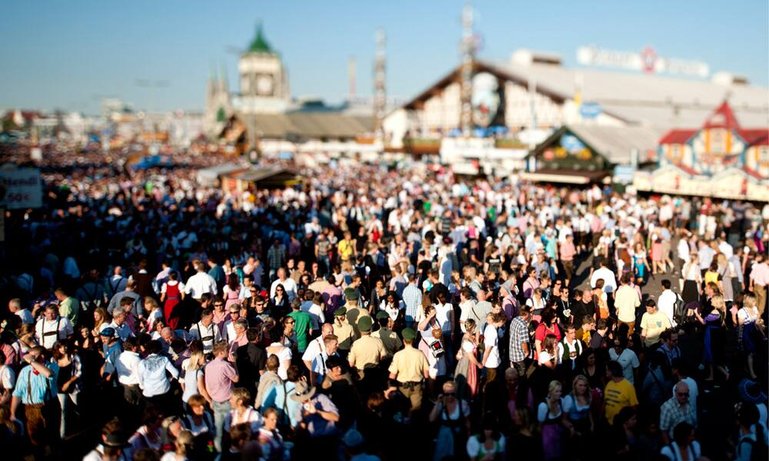 wiesn_besucher.jpg
