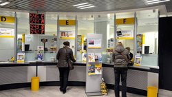 Poststellen: Die Post will bis 2020 das Filialnetz von 1400 auf 800 bis 900 senken.
