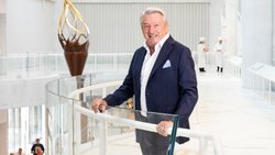 Ernst Tanner, Lindt-Patron seit 33 Jahren. Er steht auf der Kommandobrücke in Kilchberg.