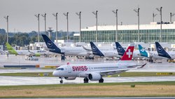Zum Wohle für die schweizerische Luftfahrt: Die Schweiz übernimmt schon heute fast alle EU-Regeln dynamisch im Luftfahrtrecht. Es ist dies die Methode, die die Gegner der Bilateralen III kritisieren.