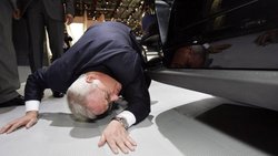 Der ehemalige VW-Vorstandsvorsitzende Martin Winterkorn an einer Autoshow. Er steht unter Druck.