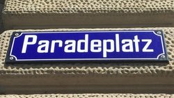 Schild am Zürcher Paradeplatz, dem symbolischen Schweizer Finanzzentrum.