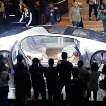 F 015: Das selbstfahrende Auto will Mercedes in zehn Jahren auf den Markt bringen.Keystone