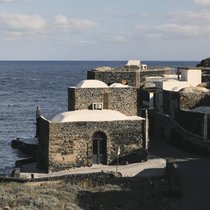 Die typischen Häuser auf Pantelleria verfügen über gewölbte Kuppeldächer, die Regenwasser auffangen können.