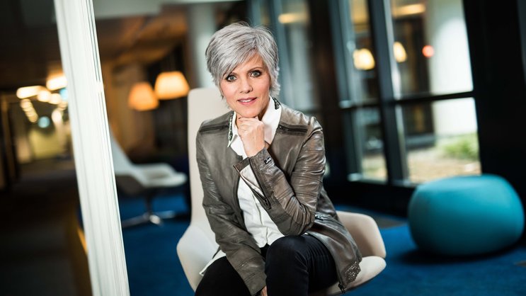 Birgit Schrowange ermutigt Frauen, ihre Finanzen selbst in die Hand zu nehmen. «Ich würde mir wünschen, dass mehr junge Frauen sich Finanztipps anschauen statt nur Schminktipps auf Instagram.»
