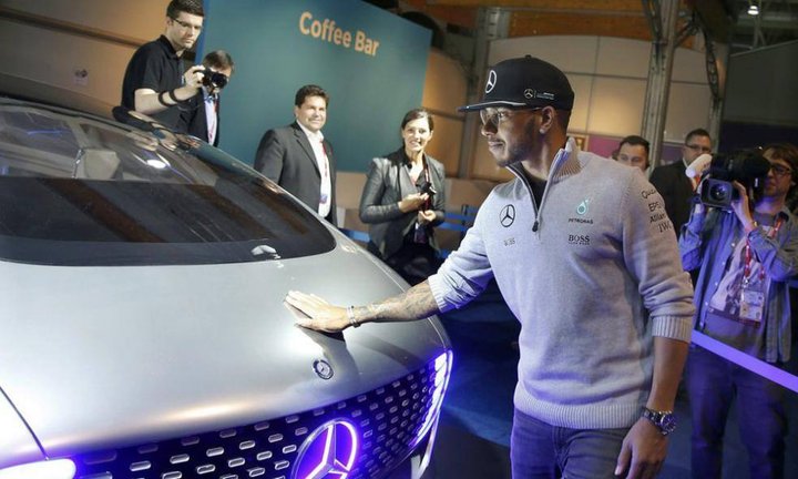 lewis-hamilton-mercedes_0.jpg