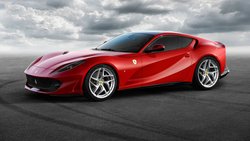 Zwölf-Ender: Mit 800 PS macht der Ferrari 812 Superfast seinem Namen alle Ehre.